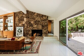 8501 Allenwood Rd in Los Angeles, CA - Building Photo - Building Photo
