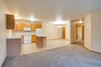 Meadows Edge Apartments in Detroit Lakes, MN - Building Photo - Building Photo