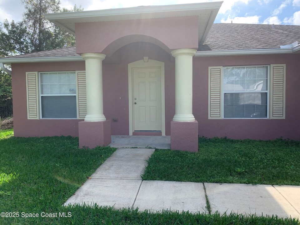 1218 Sanchez St SE in Palm Bay, FL - Building Photo