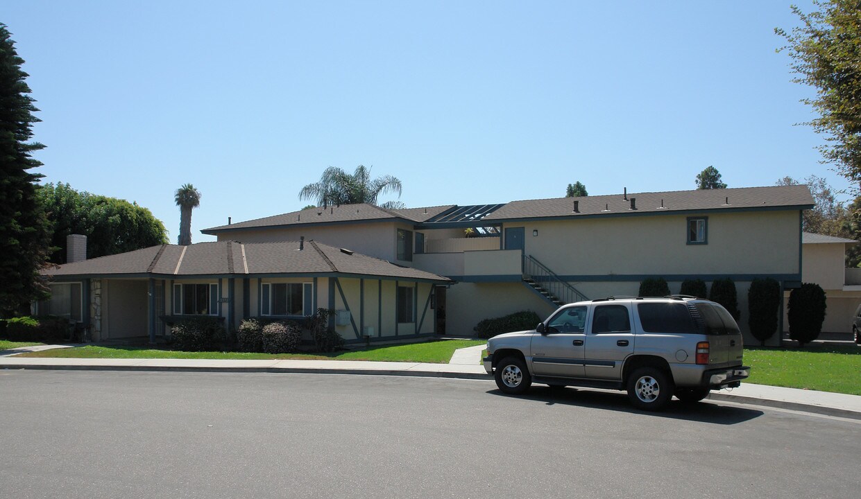 5572 Reno Cir in Huntington Beach, CA - Building Photo