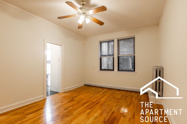 4857 N Damen Ave, Unit 310 in Chicago, IL - Building Photo - Building Photo