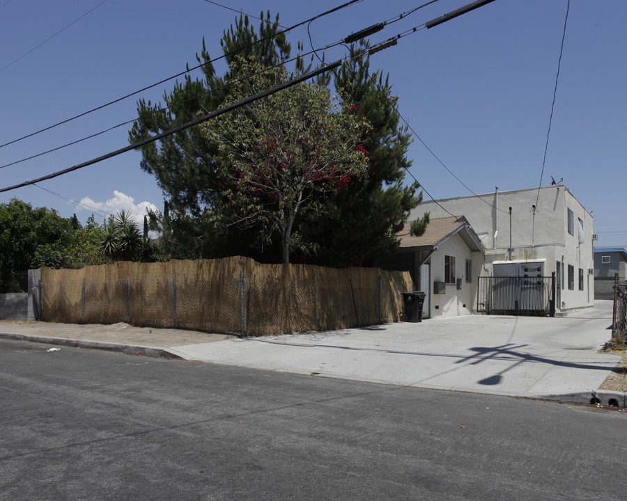 6924 Gentry Ave in North Hollywood, CA - Building Photo