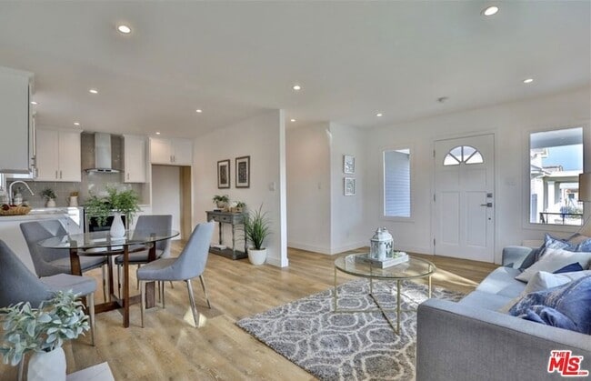 3665 W 58th Pl in Los Angeles, CA - Building Photo - Building Photo