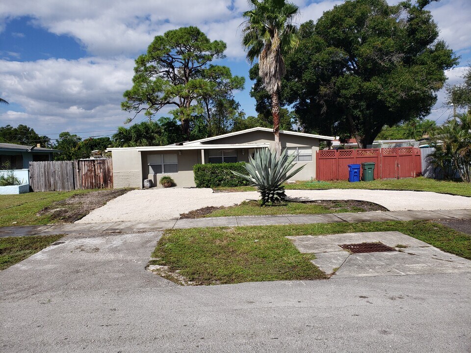 341 Delaware Ave in Fort Lauderdale, FL - Building Photo
