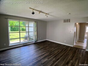 22120 Condon St in Oak Park, MI - Building Photo - Building Photo