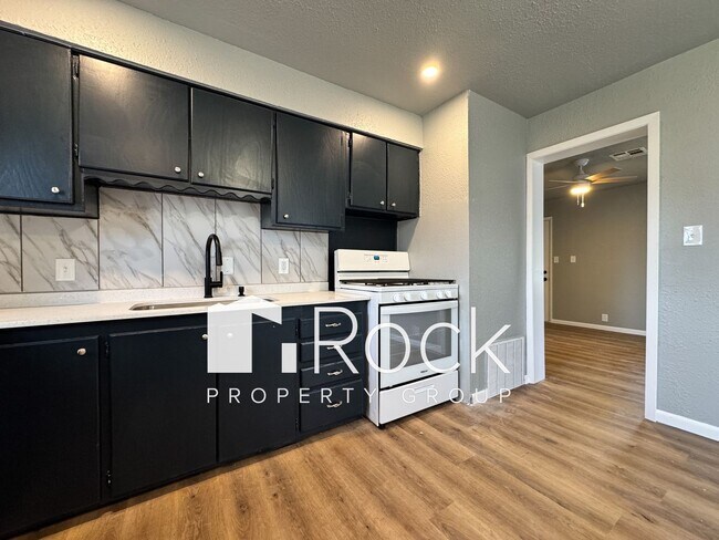 521 E Douglas Dr in Midwest City, OK - Building Photo - Building Photo