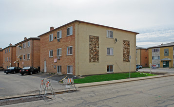 10490 Betty Ct in Rosemont, IL - Foto de edificio - Building Photo