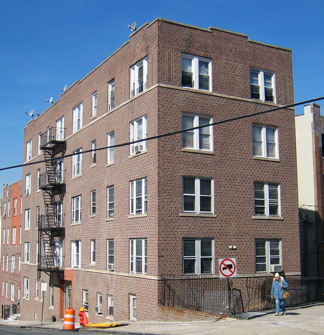 249 McLean Ave in Yonkers, NY - Building Photo - Building Photo