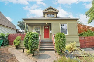 1415 NE 74th Ave in Portland, OR - Building Photo