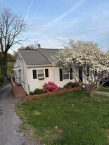 100 York Dr in Bristol, TN - Building Photo