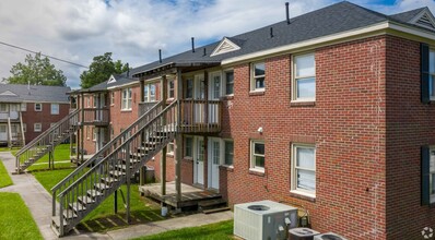 Bearfoot Landing Apartments in New Bern, NC - Foto de edificio - Building Photo