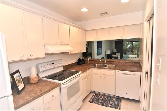 1709 Pelican Cove Rd, Unit GL446 in Sarasota, FL - Building Photo - Building Photo