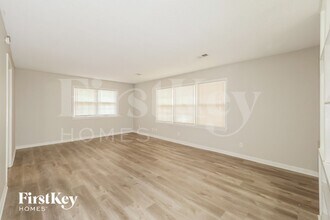 8728 Everett St in Raytown, MO - Building Photo - Building Photo