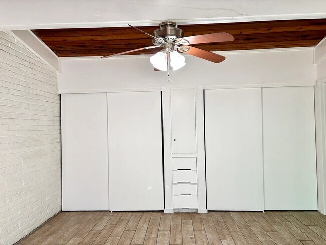 111 W Janin Cir in Portland, TX - Building Photo - Building Photo