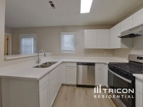 819 Tramore Dr in Stockbridge, GA - Building Photo - Building Photo