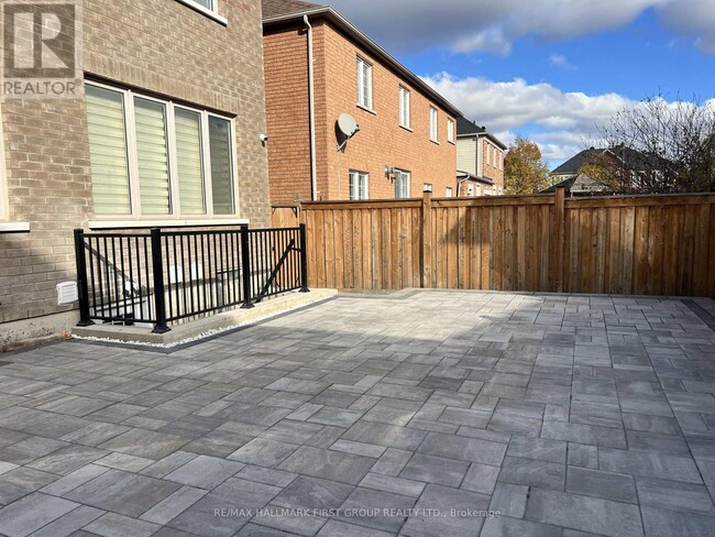 5 Fenn St in Ajax, ON - Building Photo - Building Photo