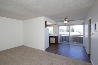 162 Brightwood Ave in Chula Vista, CA - Foto de edificio - Building Photo