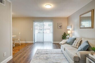 5809 Harvest Hill Rd in Dallas, TX - Building Photo - Building Photo