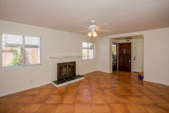 1635 Mountain View Ave in Oceanside, CA - Foto de edificio - Building Photo