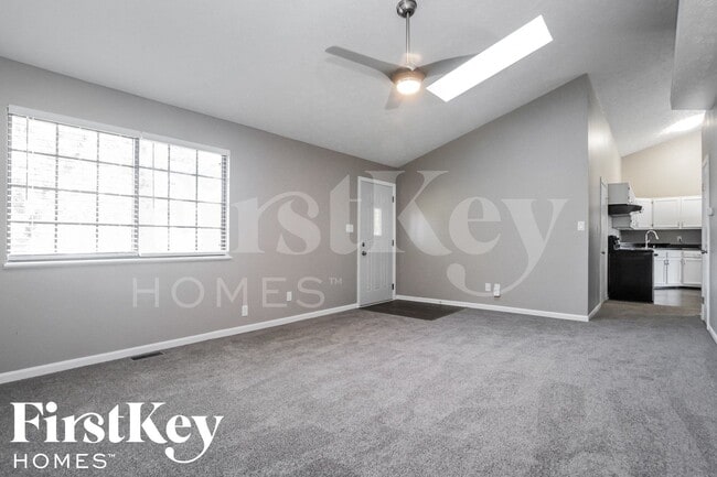 7445 Glensford Dr in Avon, IN - Foto de edificio - Building Photo