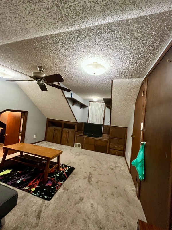 property at 5546 S Newport Ave