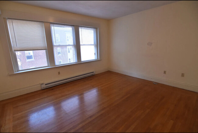 1410 Beacon St, Unit 3 in Brookline, MA - Building Photo - Building Photo