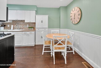 285 Longwood Dr in Englishtown, NJ - Building Photo - Building Photo