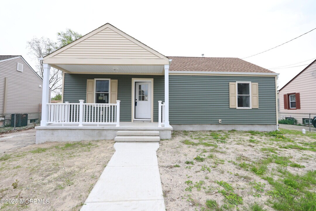 602 Chestnut St in Lakehurst, NJ - Building Photo