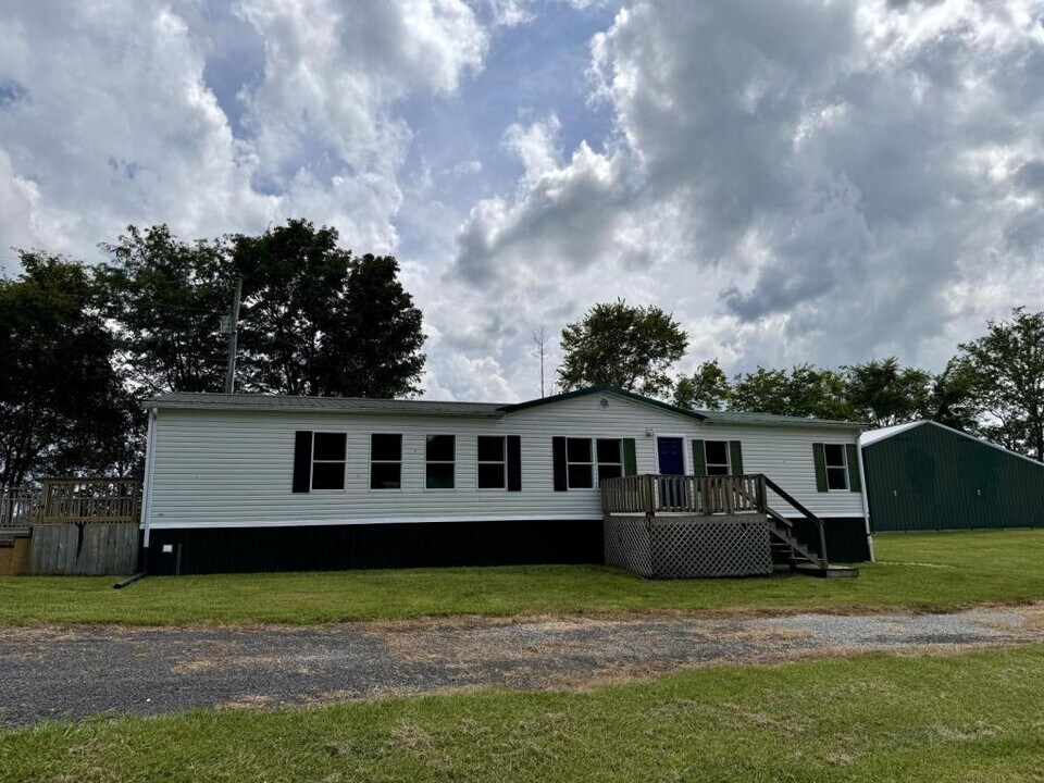 5936 Tolleson Rd in Adams, TN - Building Photo