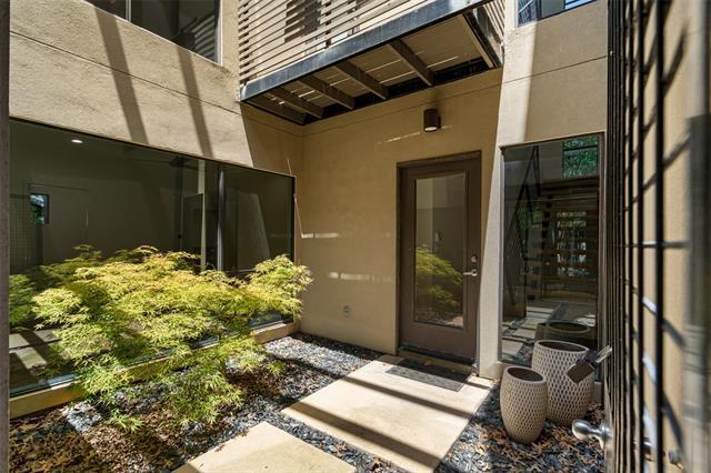 4230 Munger Ave in Dallas, TX - Building Photo