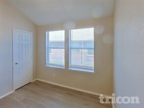 421 Rowdy Dr in Royse City, TX - Foto de edificio - Building Photo