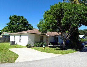 14587 Wood Pine Dr in Delray Beach, FL - Building Photo - Building Photo