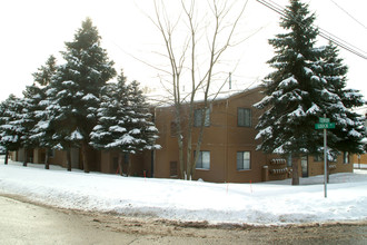 Village Apartments At Oxford in Oxford, MI - Building Photo - Building Photo