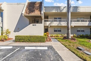 7193 W Country Club Dr N in Sarasota, FL - Building Photo