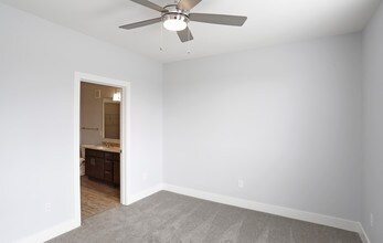 Echelon in Cincinnati, OH - Building Photo - Interior Photo