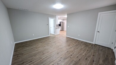 1660 SE Oak Grove Blvd in Oak Grove, OR - Building Photo - Building Photo