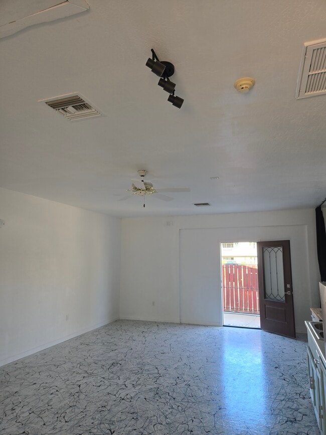 1410 S 37th St, Unit studio