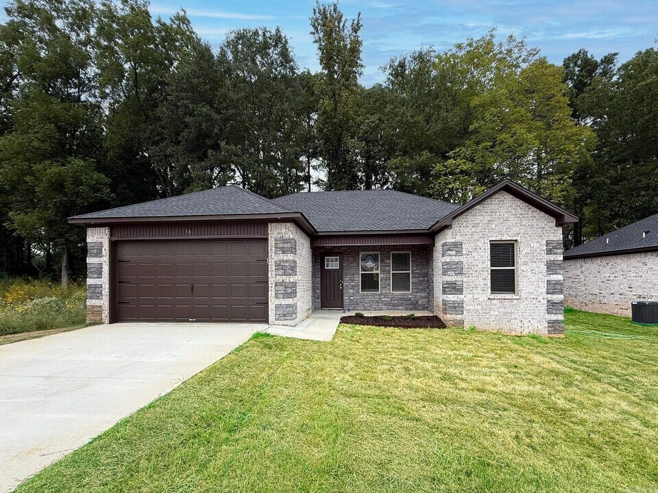 16 Bobby Eugene Dr in Ward, AR - Foto de edificio