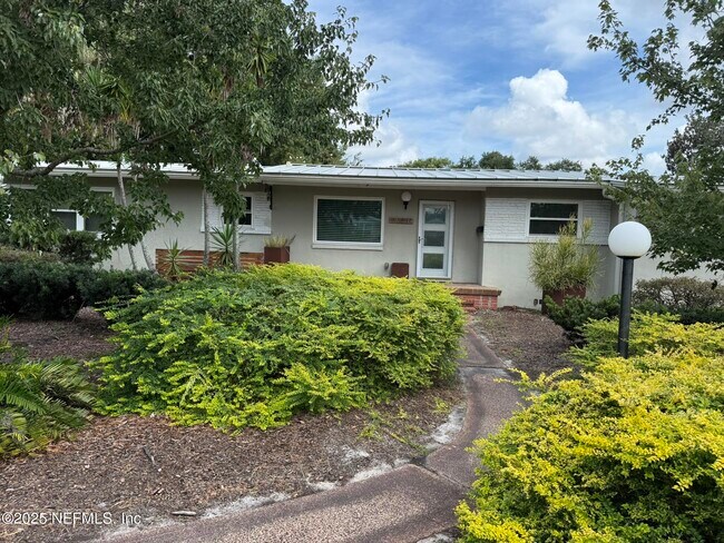 property at 3859 Via De La Reina