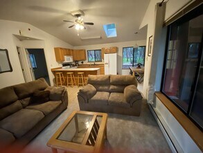101 Rogue Riffle Dr in Grants Pass, OR - Building Photo - Building Photo