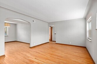 5823 Lindenwood Ave in St. Louis, MO - Building Photo - Building Photo