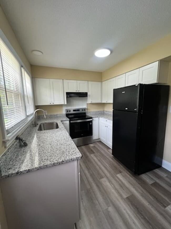 312 Rainbow Dr in Florence, SC - Building Photo - Building Photo