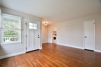 1350 Manhattan Beach Blvd in Manhattan Beach, CA - Building Photo - Building Photo