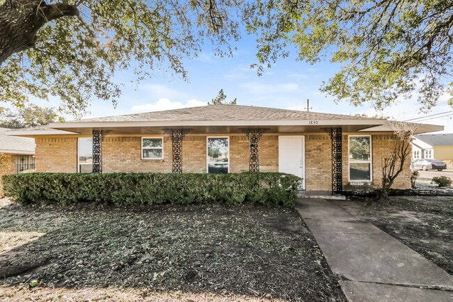 property at 1830 E Kirnwood Dr