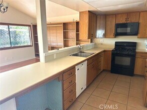 3033 Amigos Dr in Burbank, CA - Building Photo - Building Photo