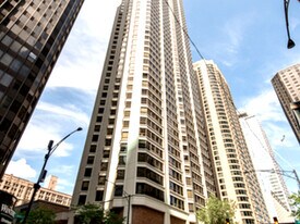 400 E Ohio St in Chicago, IL - Building Photo