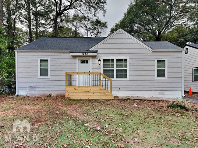 1283 Gus Thornhill Jr Dr in East Point, GA - Building Photo - Building Photo