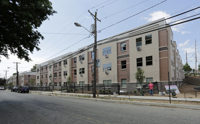 Cherry Park Apartments in Newark, NJ - Building Photo - Building Photo