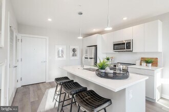 3449 Scotts Ln, Unit B308 in Philadelphia, PA - Building Photo - Building Photo