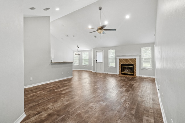 1702 Sycamore Ave in Niceville, FL - Foto de edificio - Building Photo